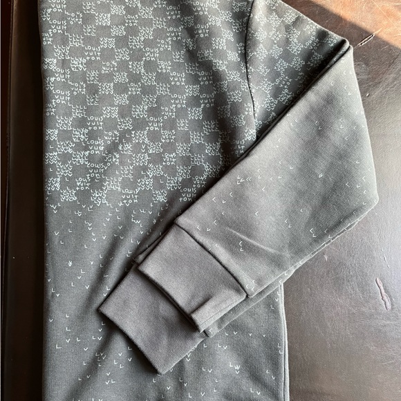 XL - AUTHENTIC Louis Vuitton Damier Printed Sweatshirt - Picture 5 of 5